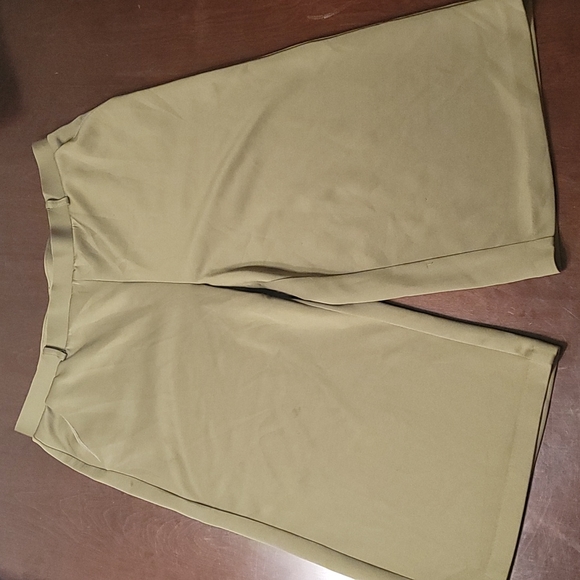 Wide Leg Sage Below Knee Capri Pants - Picture 4 of 5